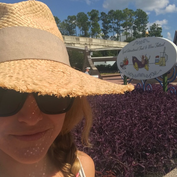 Meet your Posher, Rebecca - Picture 1 of 1